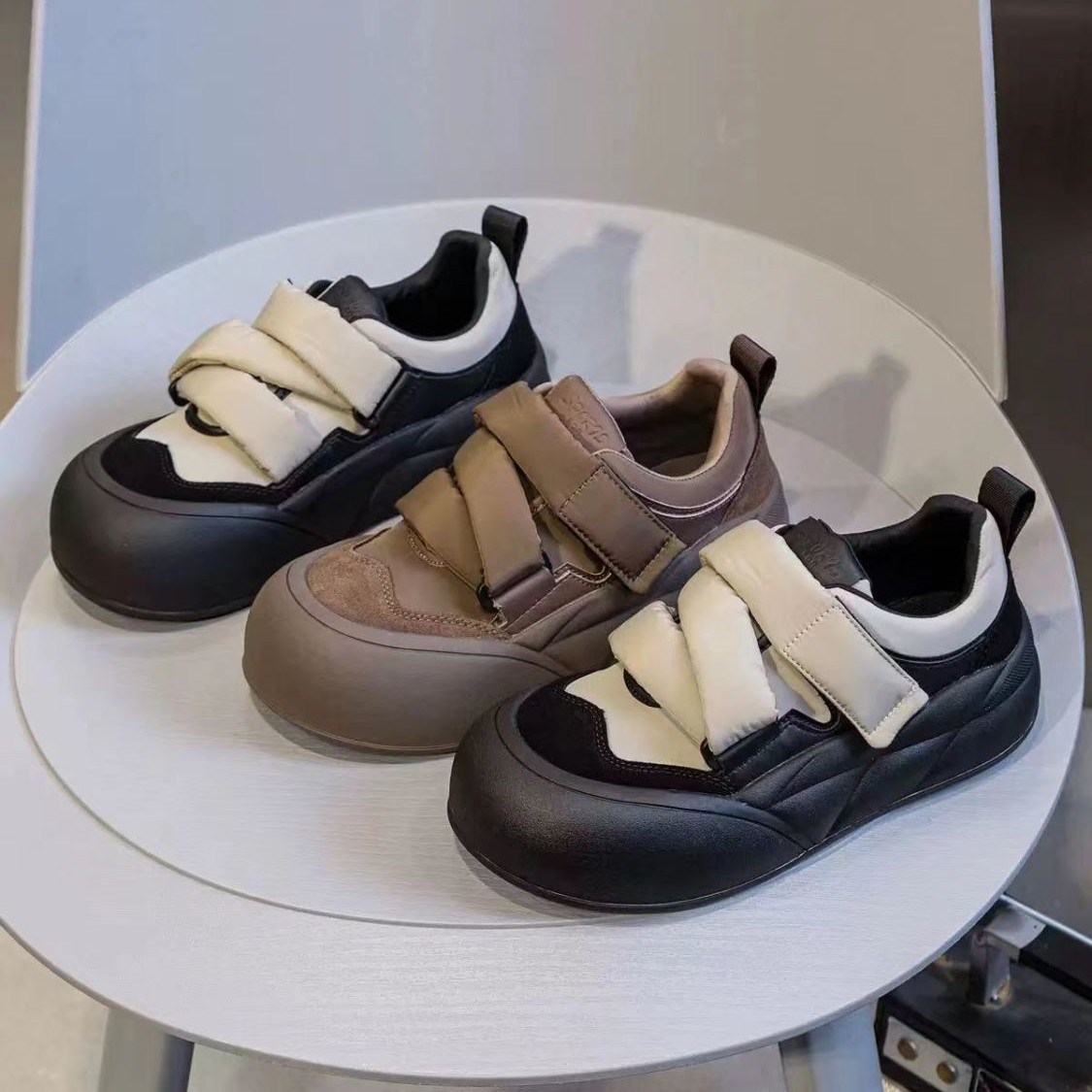 Zapatos de mujer de moda ligera zapatos de mujer 2024 nuevo estilo explosivo de otoño antideslizante versátil zapatillas deportivas casuales tendencia británica