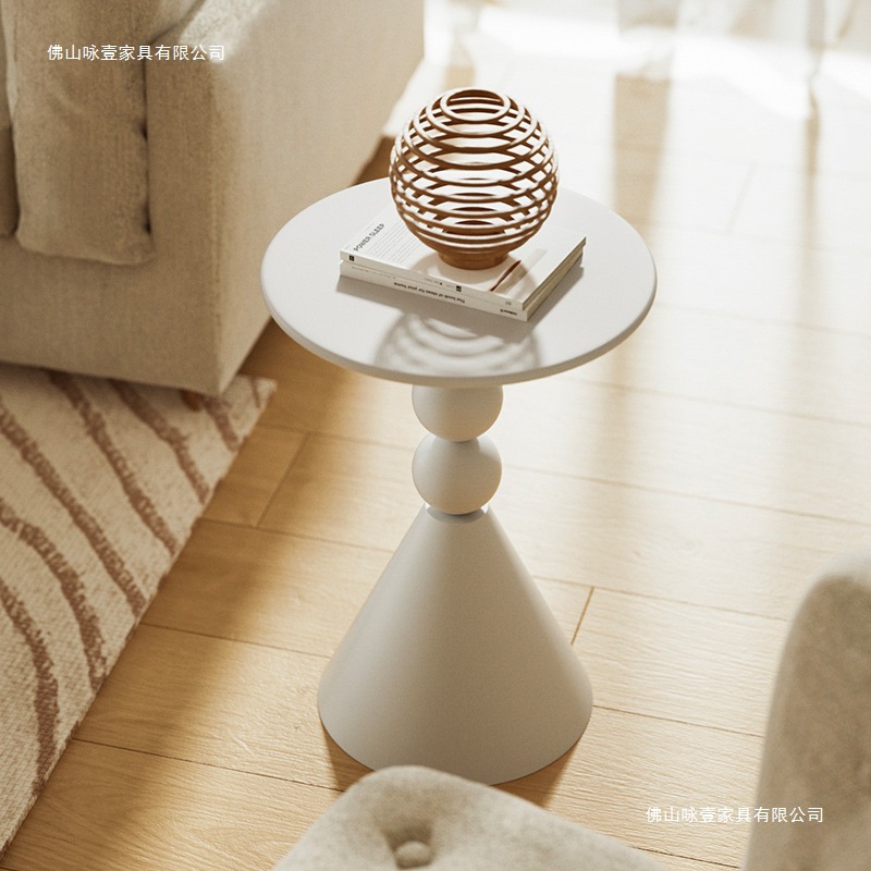 American style sofa side table, small apartment, creamy style living room, creative coffee table, modern minimalist wrought iron balcony small round table