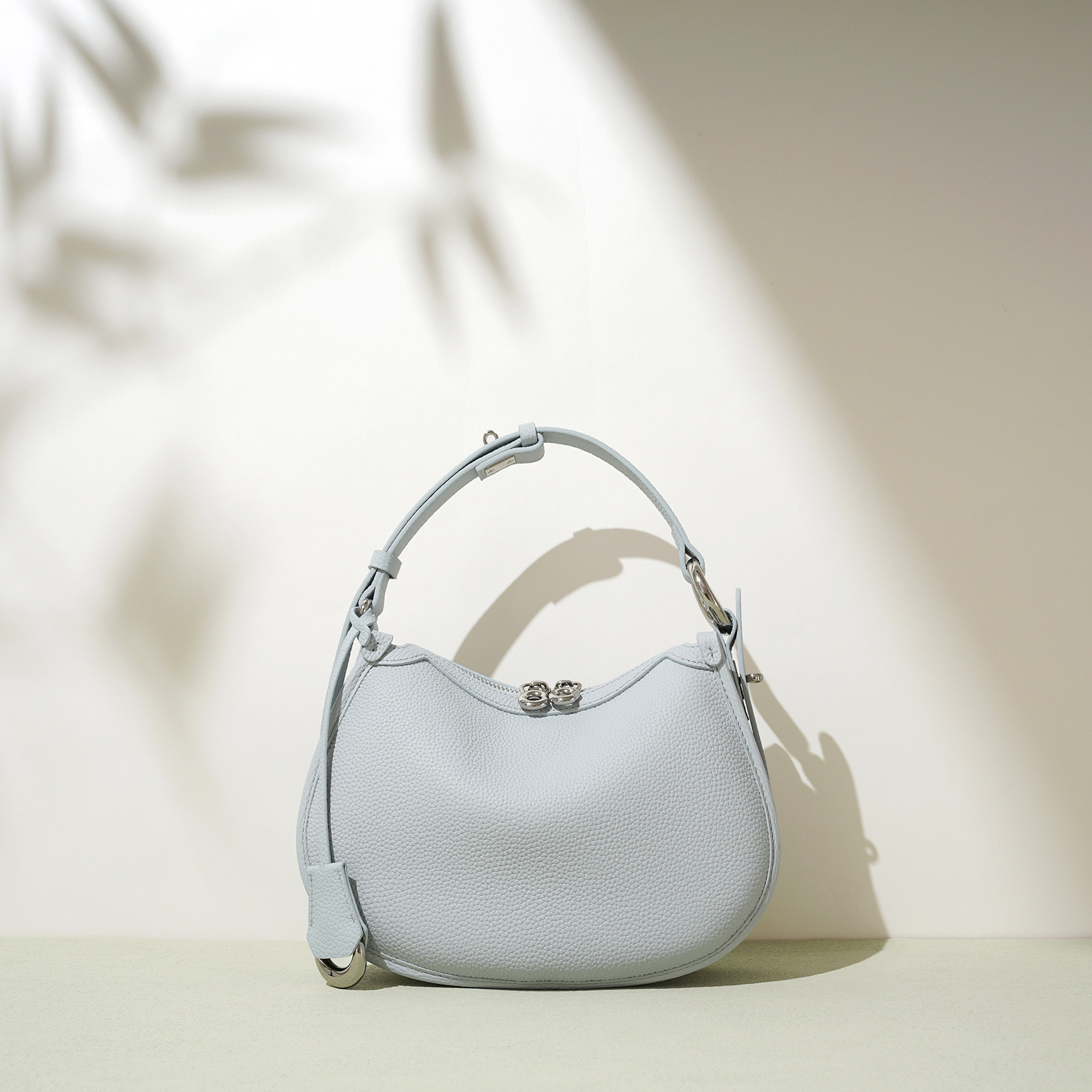 여성용 핸드백 2026 봄 여름 신상 심플 숄더백 고급스러운 디자인 크로스백 여성용 대용량