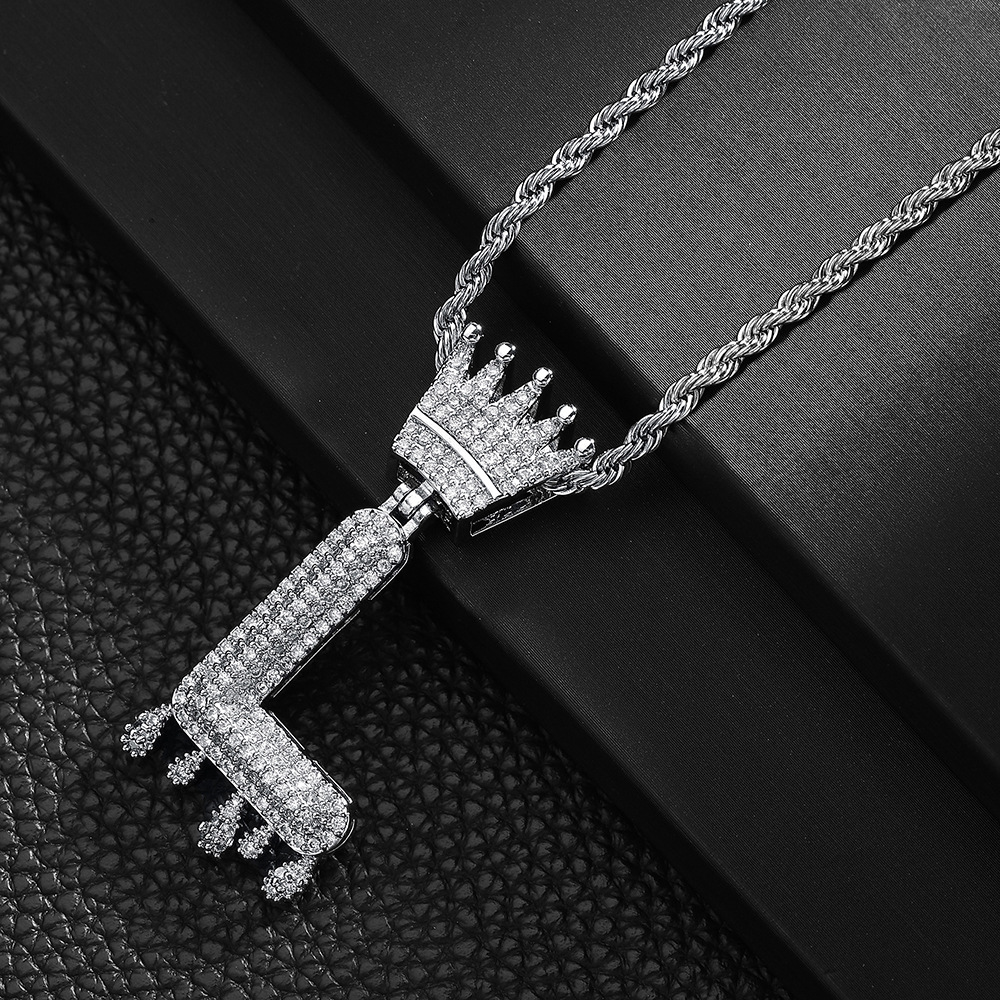 Collar de colgante de letras de bronce A-Z corona estilo DIY personalizado europeo y americano hip-hop unisex cadena clavícula