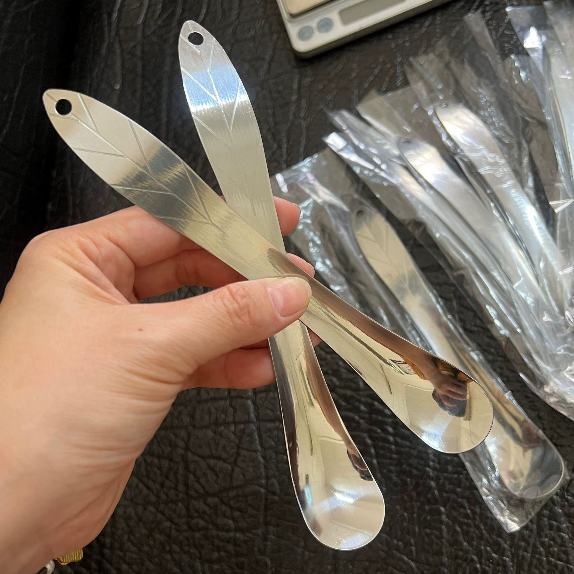 Нержавеющая сталь Десерт Ложка Кофе Ложка Дерево Листья Ложка Мороженое Длинная ручка