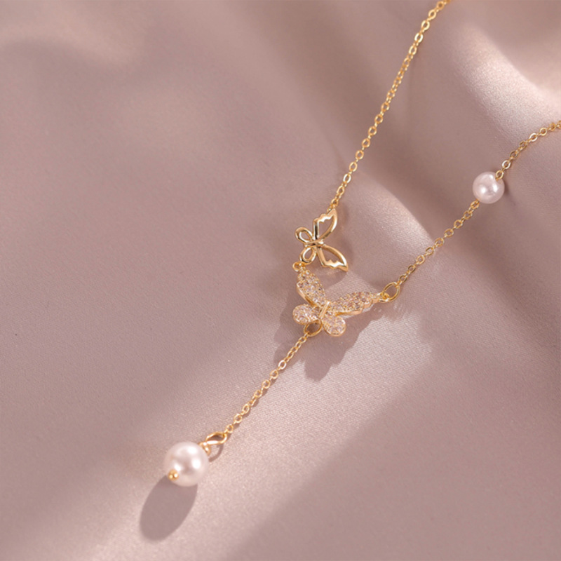 Collier Papillon Perle Necklace Detail