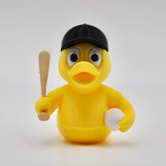 3Dプリントされた野球をするアヒルの置物 - かわいいアヒルの装飾品、家庭用テレビキャビネットに最適