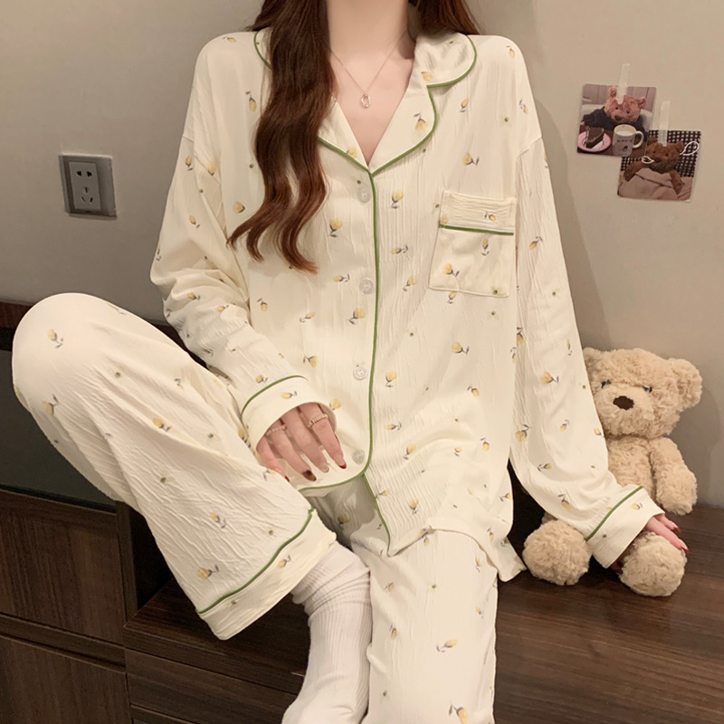 蝶結びのさくらんぼのプリントの女性のパジャマの春と秋の新型のカーディガンの長袖のズボンの部屋の服のスーツは実際に卸売りをたたきます。|undefined