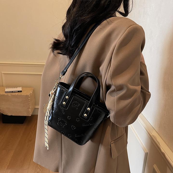 Bolsa de cubo para mujeres 2025 nueva moda versátil bolso de hombro de mano de alta calidad nicho de diseño de mochila de mujer