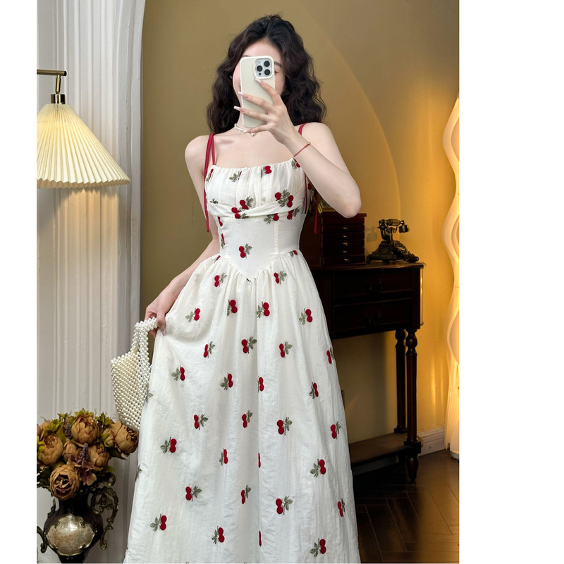 Slightly Chubby French-Style Fashion Spaghetti Strap Dress Autumn Waist-Cinching Seaside Vacation Fairy Dress