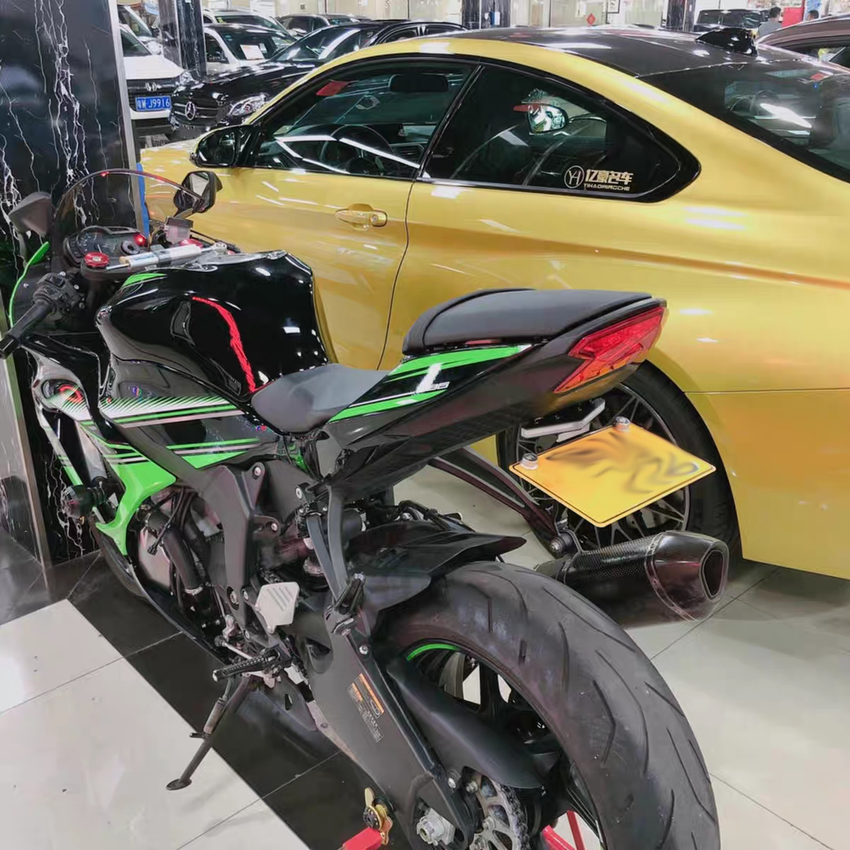 Suitable for Kawasaki ZX-10R modified folding short-tail license plate holder with sequential turn signals, 2020-2028