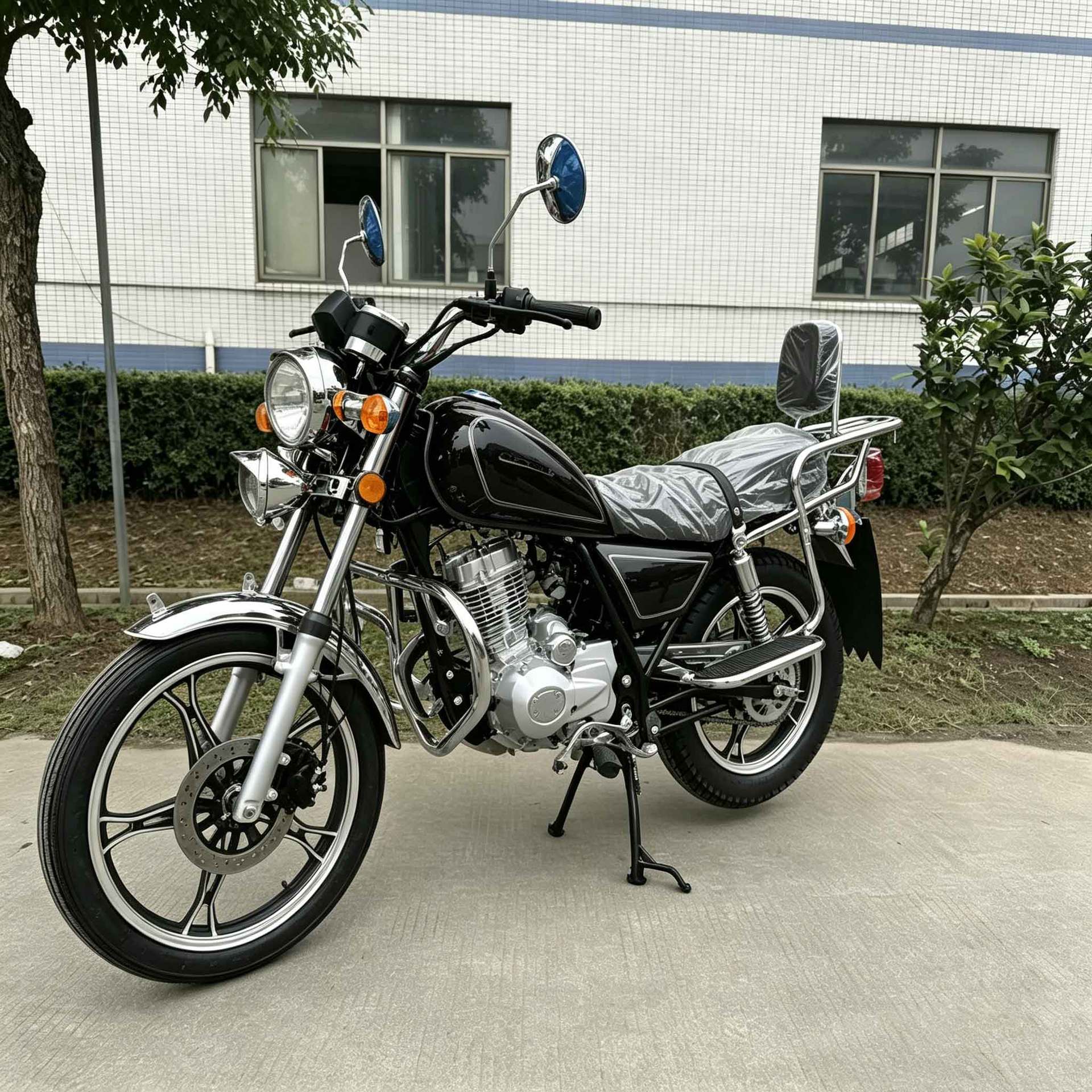 Foreign trade two-wheeled motorcycle with black body, strong power, high load capacity, low fuel consumption, cross-border export to Africa, capable of carrying heavy loads and passengers