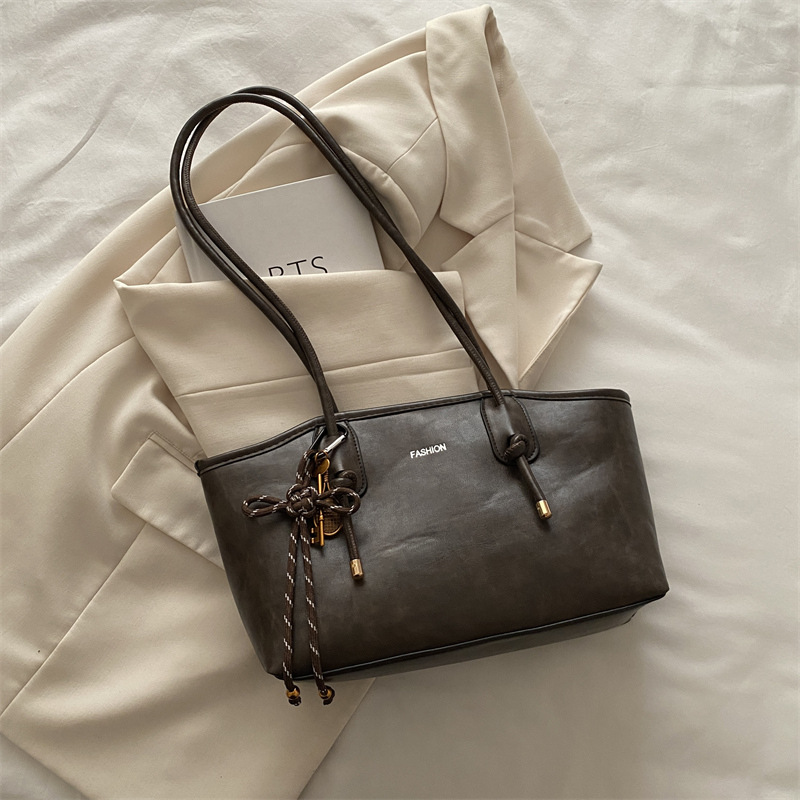 Bolsa de gran capacidad para mujeres otoño y invierno versátil 2024 nueva bolsa de hombro casual de brazo de este año popular bolsa de viaje