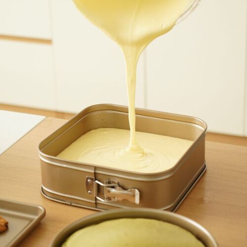 Golden baking five-piece set toast box pizza baking pan with 6 muffin cups square lock cake mold cake mold