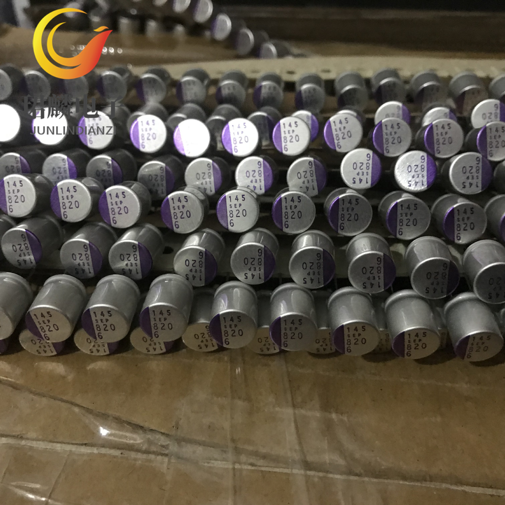 6SEP820M+T 6.3V820UF 10X13 SEP三洋固态聚合物直插电容 10*12.5