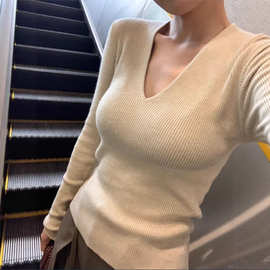 纯色v领针织打底衫女秋冬新款内搭毛衣纯欲修身显瘦百搭长袖上衣