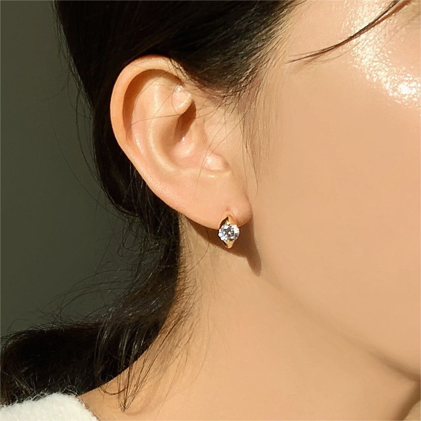 2g Weight 925 Sterling Silver Ear Needle Material 18K Gold Plated Plating Material Zircon Inlay Material Earrings Classification 1 Pair Quantity Daily Occasion 925 Sterling Silver Material Oval Pattern All Seasons Season Women's Gender Inlay Design Simple Style Style 1 Pair 18K Gold Plated 925 Sterling Silver Zircon 925 Sterling Silver Earrings Oval Earrings 无