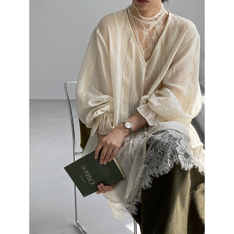 Jiangzuo: A set of two women’s autumn lace shirts with a gentle, elegant vibe, featuring a half-high collar and a Tencel fabric dress, 2028 Jiangzuo: A set of two women’s autumn lace shirts with a gentle, elegant vibe, featuring a half-high collar and a Tencel fabric dress, 2028