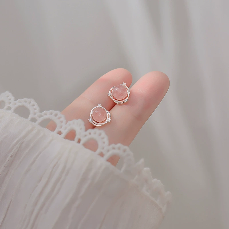 Серьги (Fuchsia) клубничный кристалл 6 мм, натуральный камень, изящная серебристая оправа