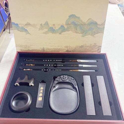 The four treasures of the writing brush and study set gift box wholesale is a good gift for students and beginners to practice calligraphy with pen, ink, paper and inkstone