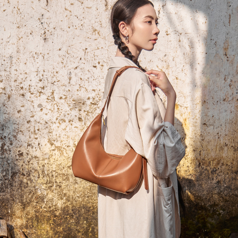 Nalandu 2026 New Tote Bag for Women, Spring and Summer Style Underarm Bag, Retro Large-Capacity Shoulder Bag, Commuter Crossbody Bag Nalandu 2026 New Tote Bag for Women, Spring and Summer Style Underarm Bag, Retro Large-Capacity Shoulder Bag, Commuter Crossbody Bag