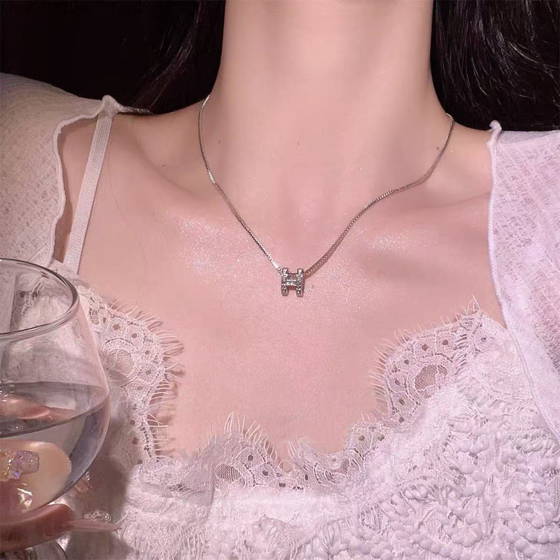 日常的に多用途な S925 スターリングシルバー アクアマリン バタフライ ネックレス、女性用、色あせしない、ニッチなハイエンドの軽い高級鎖骨チェーン、新しい|undefined