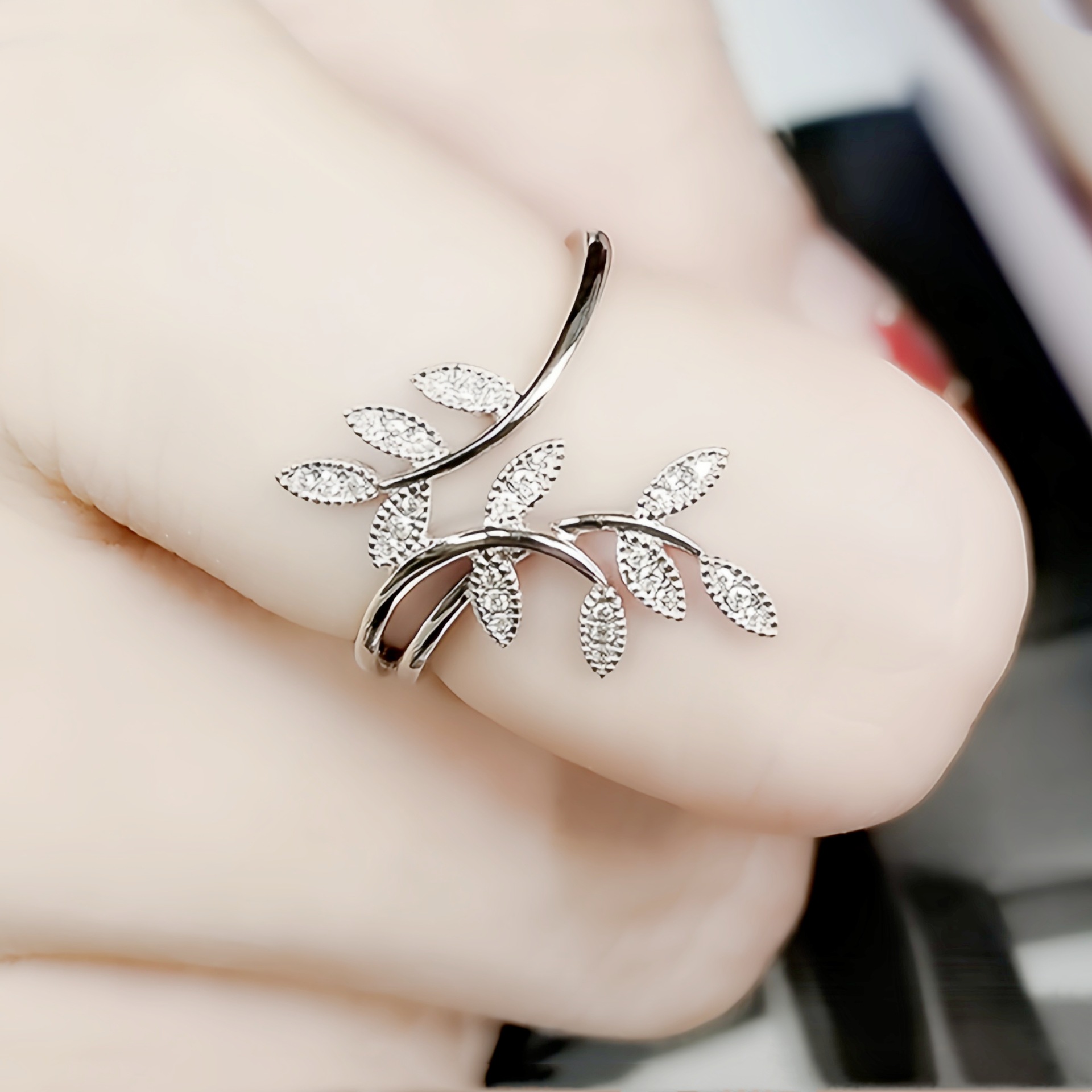 Fashionable Adjustable Zircon Flower Leaf Ring For Women_voghion.com