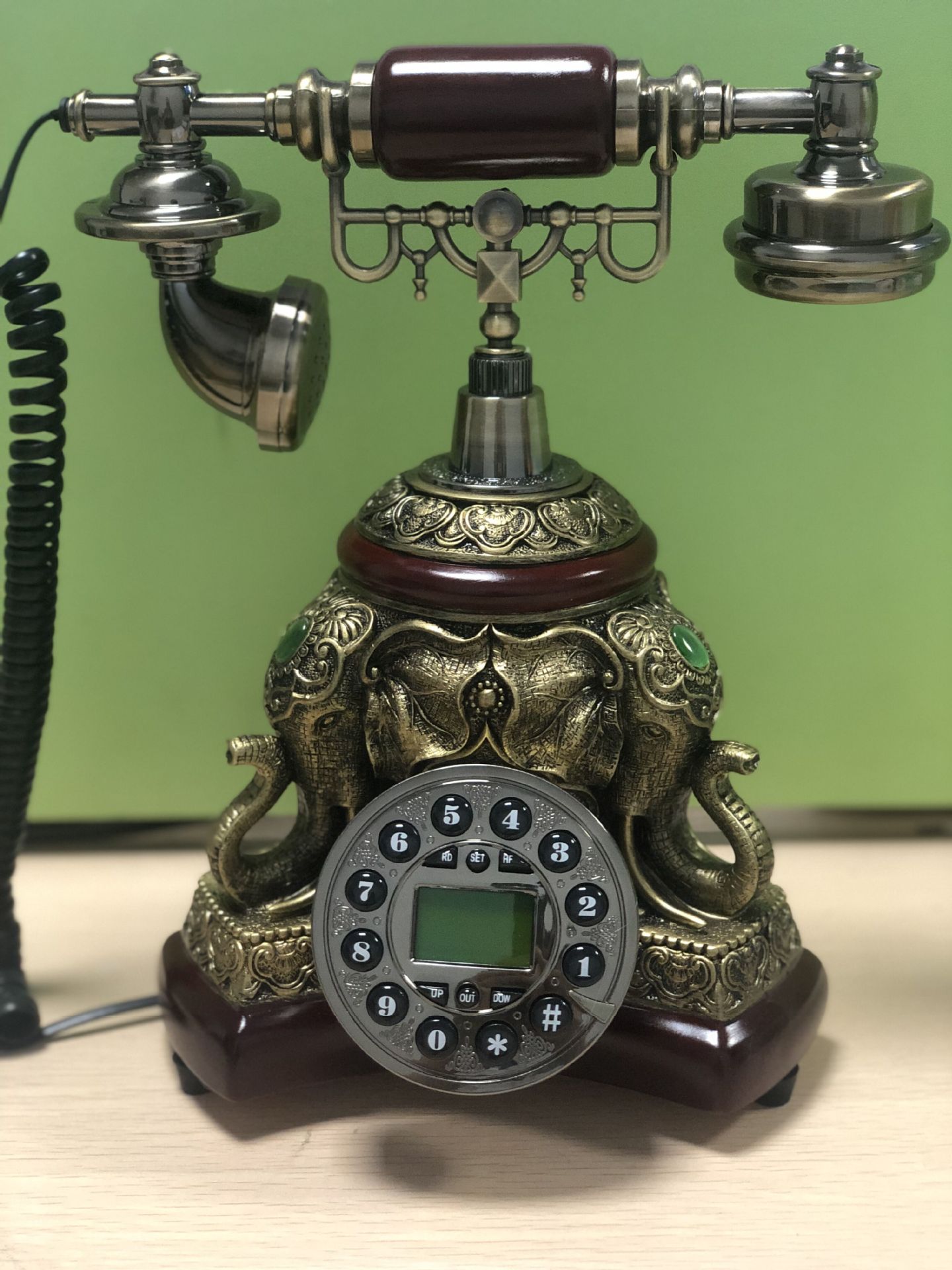 Retro telephone, export cross-border telephone, antique craft decoration, European style telephone with beautiful sound.