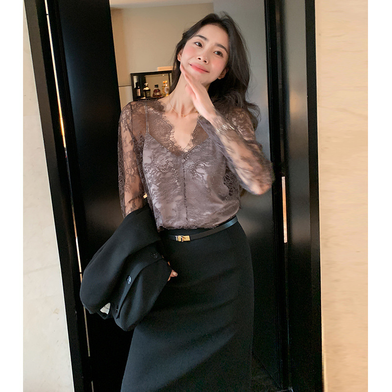 Pure Lust Style Sexy Lace V-Neck Long-Sleeved Shirt for Women 2025 Autum New High-End Accessible Luxury Elegant Slimming Look Top