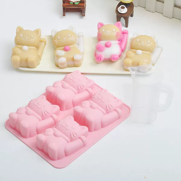 4 Lucky Cats in a row