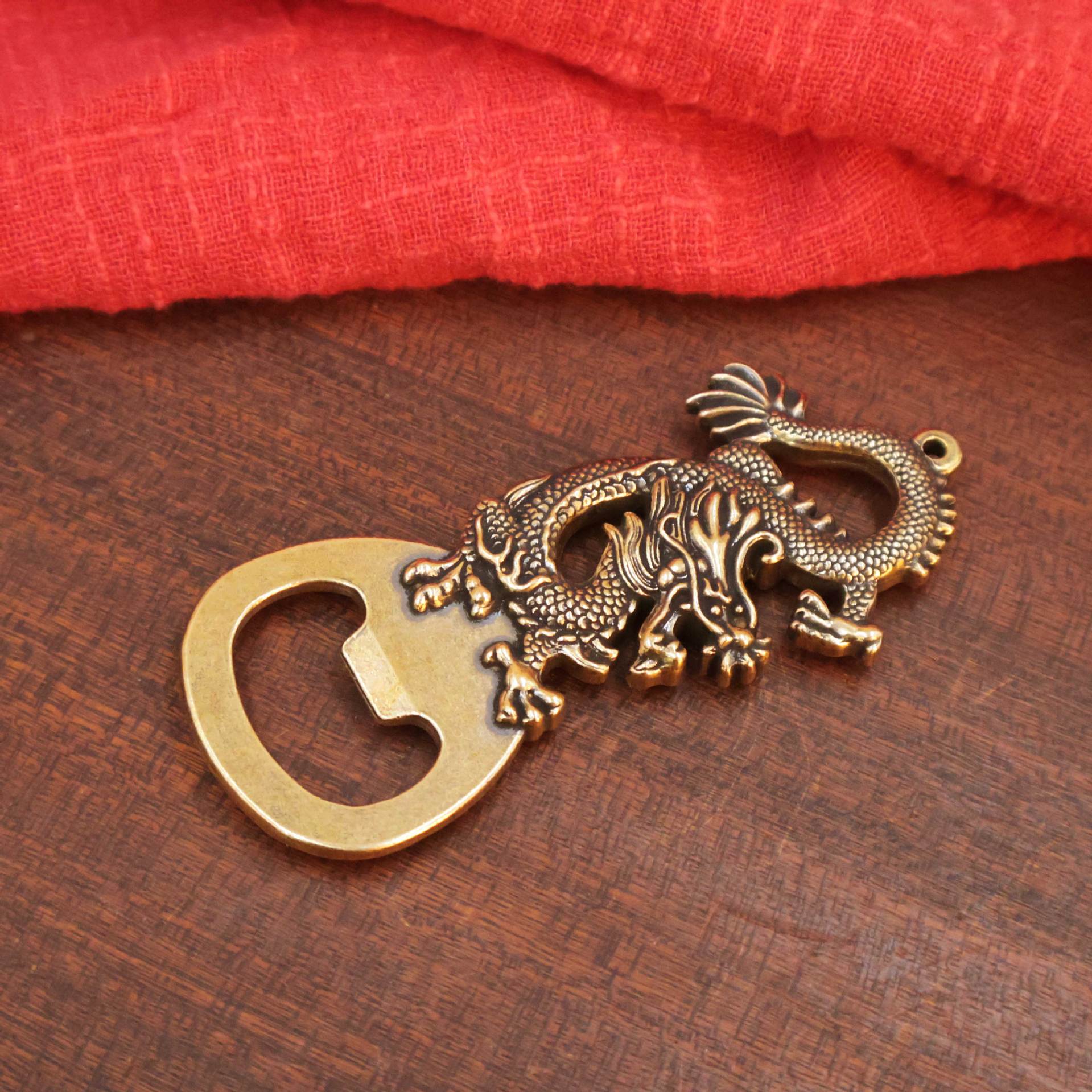 (2개) 순수한 황동 조디악 드래곤 년 병따개 창조적 인 키 체인 다기능 병따개 맥주 자동차 펜던트 펜던트