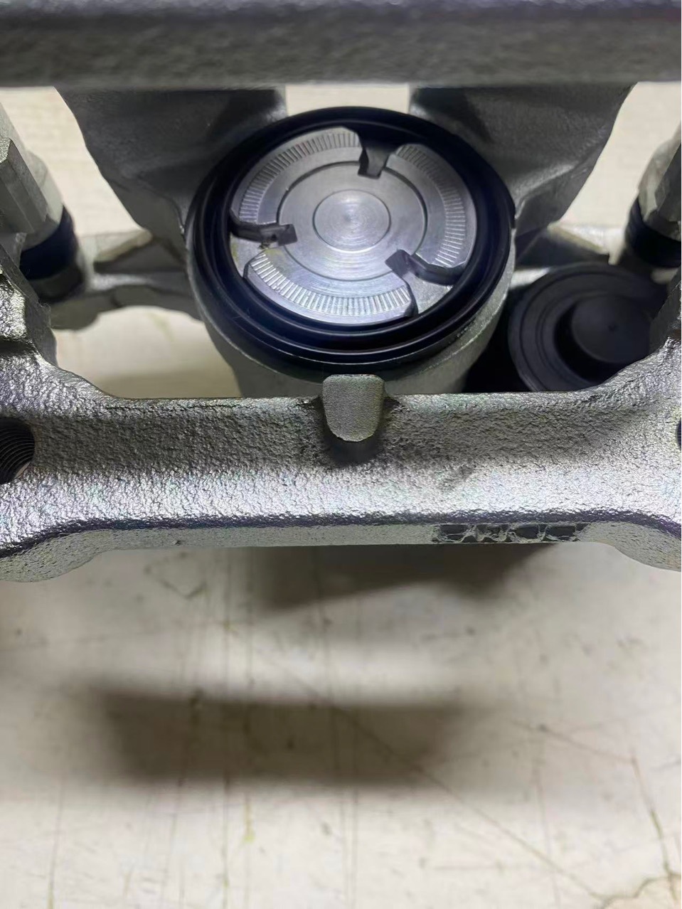 B025780/B025781 is suitable for the front brake caliper of Dongfeng Fengshen Yipai 008