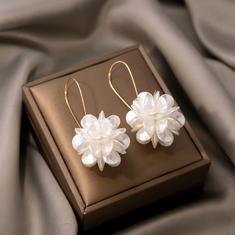 design long white geometric earrings