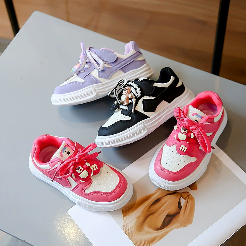 Детские кроссовки 2024 Весна в Корейском стиле милая повседневная обувь с героями мультфильмов для мальчиков и девочек, студенческие дышащие кроссовки на липучке