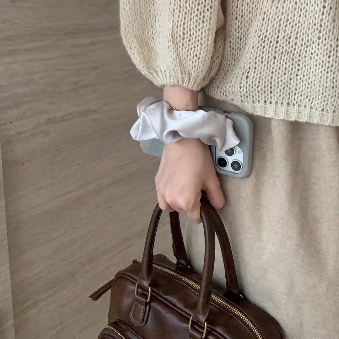 Pulsera simple de bufanda de cuero de color sólido para iphone14 Apple 16PROAX funda para teléfono móvil 15P mujer 13 nuevo