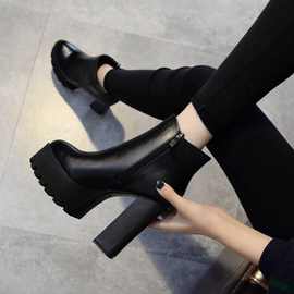 2025年新款秋冬欧美马丁靴女圆头短筒女靴粗跟高跟鞋防水台短靴