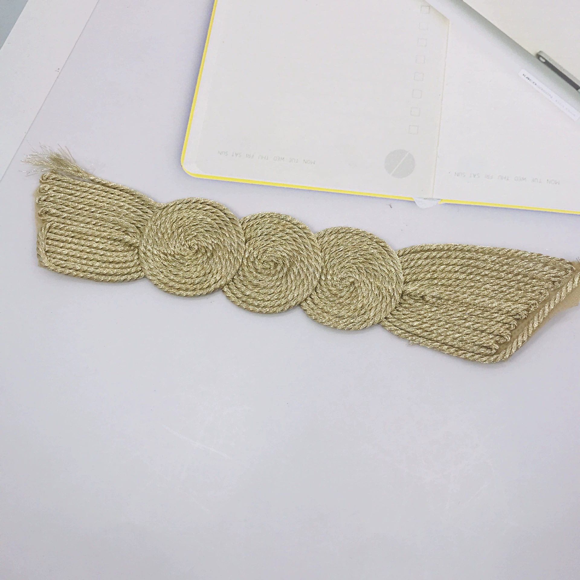 Производители оптовая продажа шалот веревки компьютерная вышивка машина плетеная верхняя обувь аксессуары крылья подсолнечника