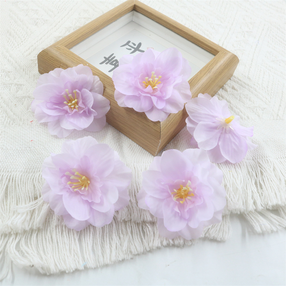밝은 보라색