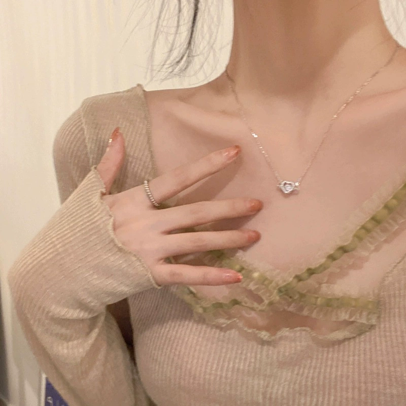 Избиение сердца, любящее ожерелье, французское легкое роскошное, темпераментное шерстяное пальто, нишевое минималистское чувство высокого класса, украшение оптом для женщин