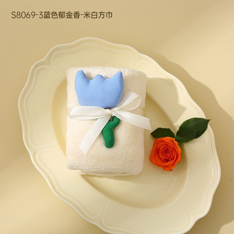 블루 튤립 오프 화이트 스퀘어 스카프