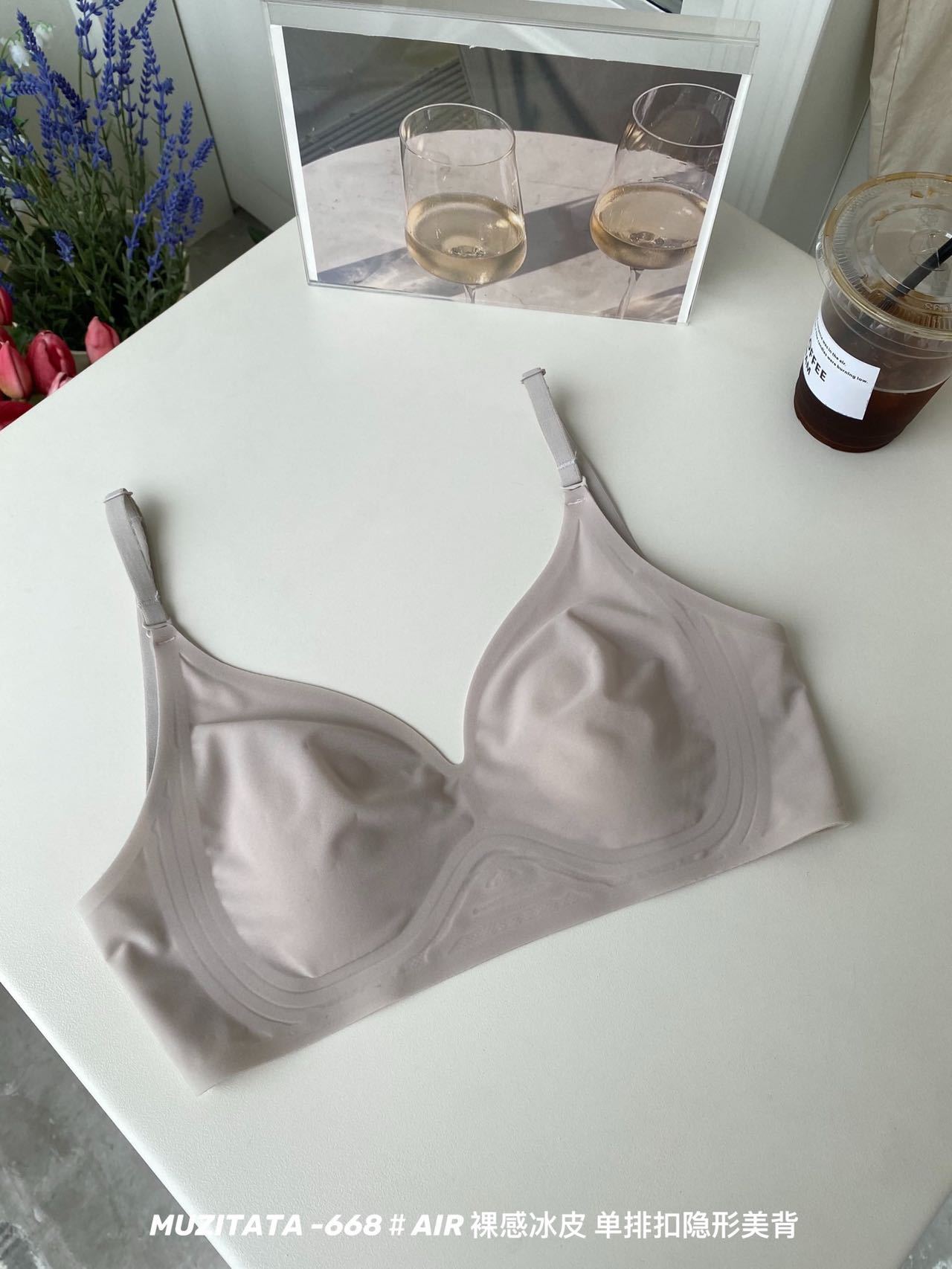 Ropa interior ultrafina de verano para mujer Piel de hielo Orejas de conejo pecho grande pequeña tira de jalea soporte suave sujetador transpirable desnudo sin costuras