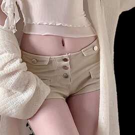 卡其色低腰弹力牛仔短裤女夏季辣妹显瘦口袋设计感外穿a字热裤子