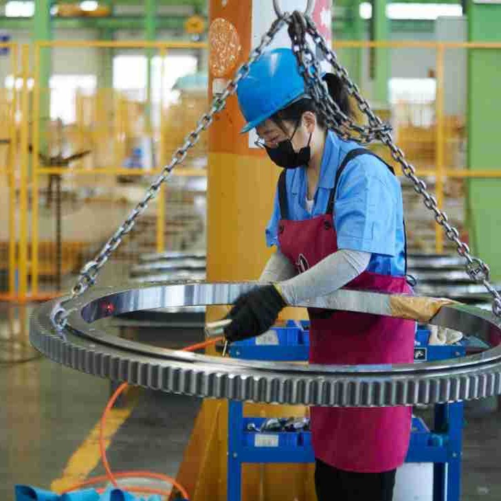 小型单排四点接触式 空中射击游乐设备回转支承