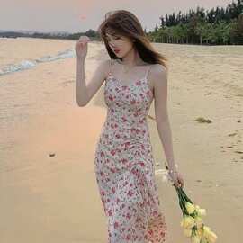 法式新款碎花连衣裙夏季甜美吊带裙开叉仙仙雪纺收腰显瘦连衣裙
