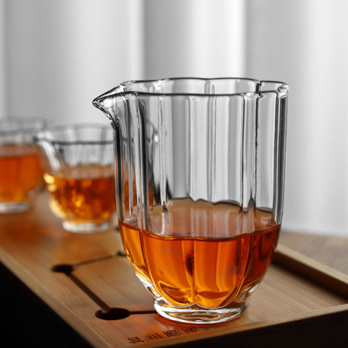 Supply of tea cup kung fu tea set high borosilicate glass fair cup office home thickened transparent fair cup