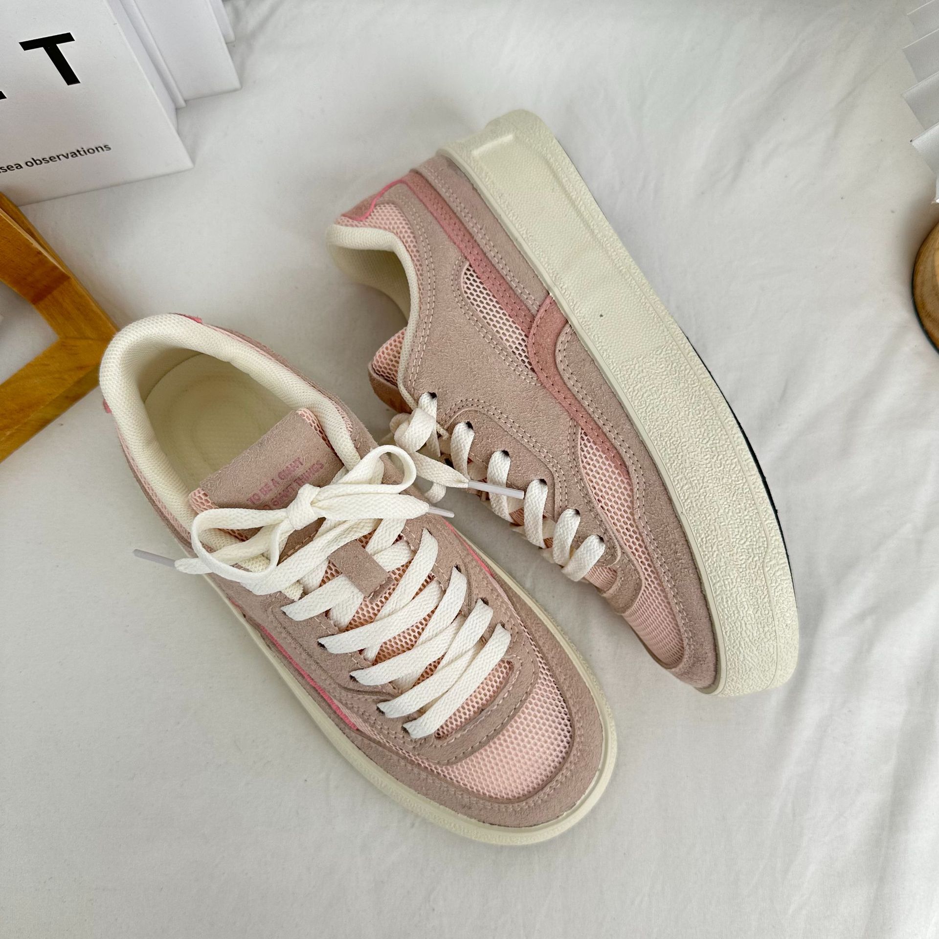 Yuanbo 2024 primavera y verano malla transpirable zapatos blancos de mujer coreana versátil Harajuku zapatos de lona deportivos zapatos de skate casuales