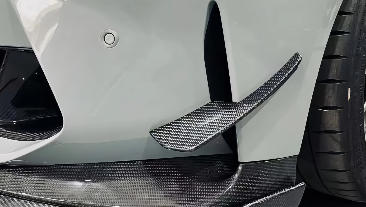 Suitable for BMW M3M4G80G82 dry carbon fiber 3D air spoiler BMWDRYCARBONS front bumper spoiler