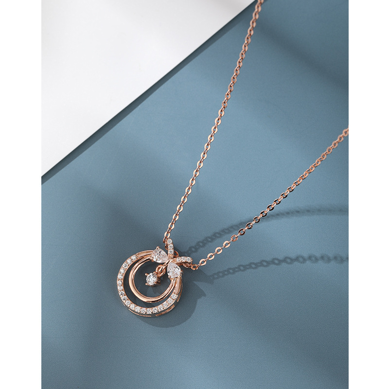 Collar de anillo con lazo de diamantes Mujer 925 Plata de ley Moda de nicho de lujo ligero Cadena de clavícula Advanced Sense Colgante Todo fósforo