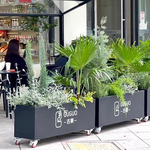 Outdoor movable flower troughs, restaurant store entrances, partition fences, flower boxes, golden street flower pots with wheels, flower beds