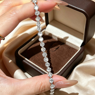 �r���p����צ�ٽz�ǳ������朸߼��б��W���İ˼���̼��ʯŮ