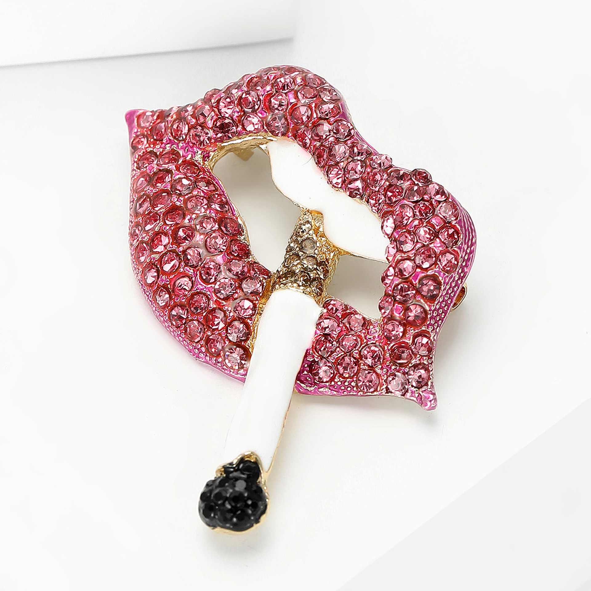 European and American Creative and Unique Alloy Enamel Oil-Drip Diamond-Studded Lip Cigarette Women's Brooch, Fashionable and Simple Clothing Accessory