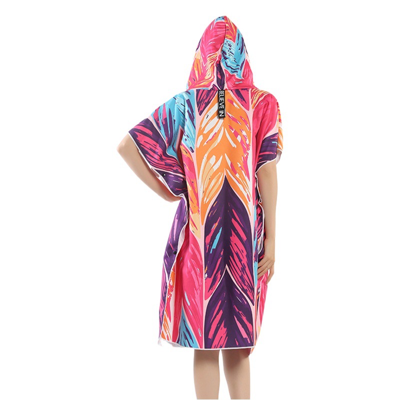 Toalla de baño para adultos de microfibra directa de fábrica Toalla de playa capa de impresión geométrica Toalla de baño con capucha al por mayor