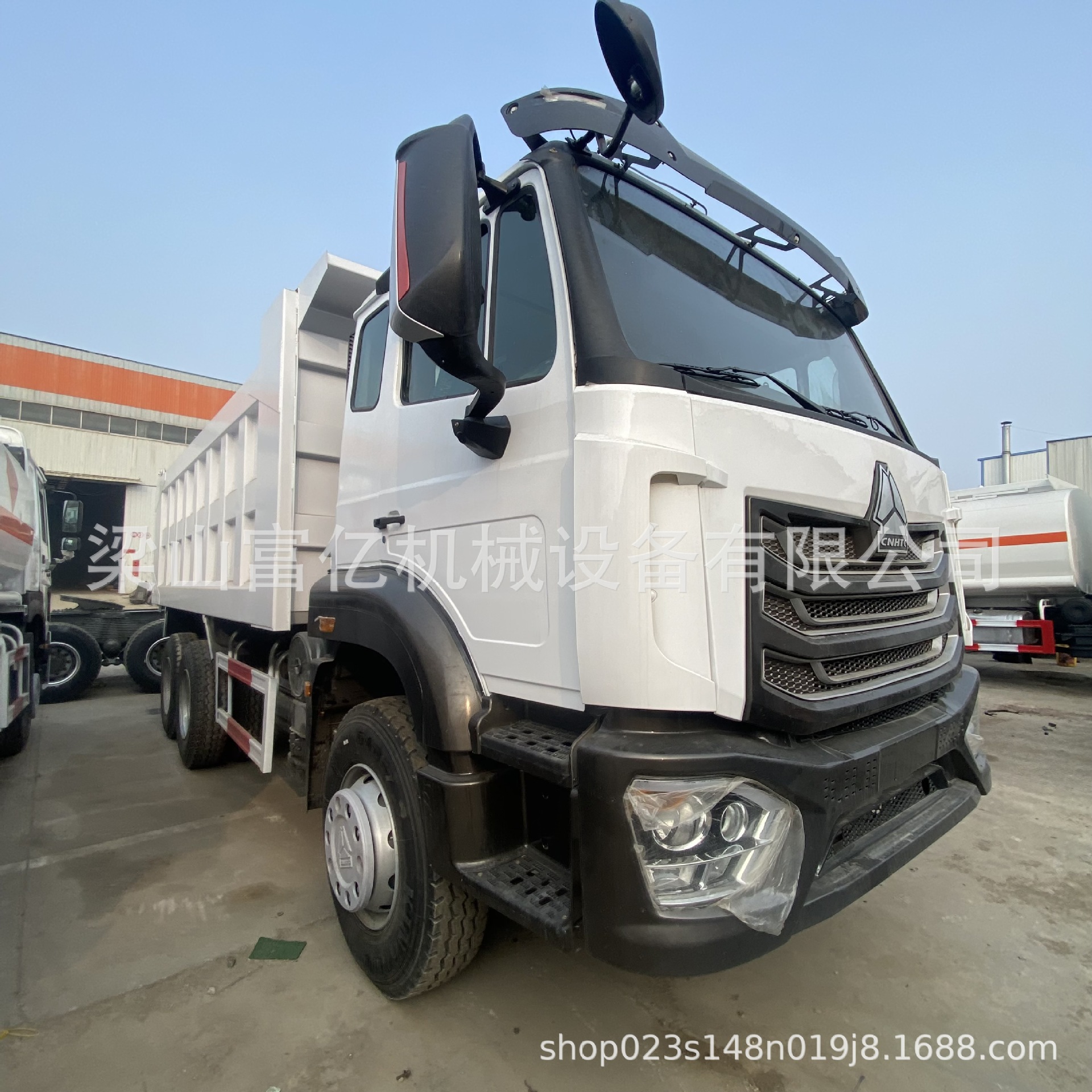 Direct Sales from Foreign Trade Manufacturers: In-Stock Sinotruk 380-Horsepower Haowo 8X4 Dump Truck, Remanufactured Cargo Truck, Tipper Truck