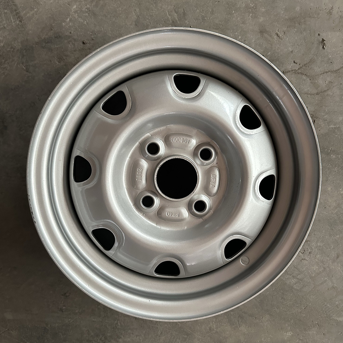 Original Car Model Alto Changan Star Wuling Light Truck Gold Cup Light Truck Steel Rims and Wheel Hubs Original Factory Export Parts